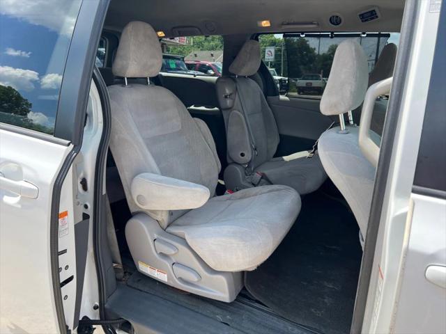 2015 Toyota Sienna LE 7 Passenger