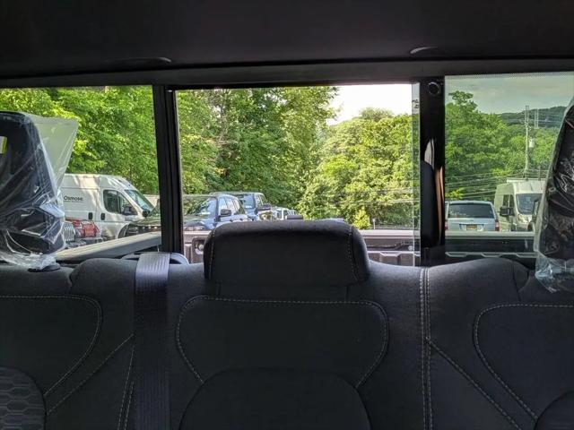 2026 Ram 1500 Express Crew Cab 4x4 57 Box