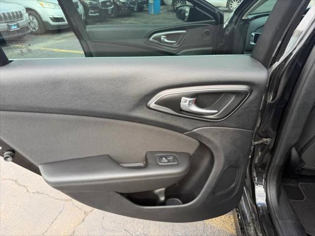 2016 Chrysler 200 Limited Platinum