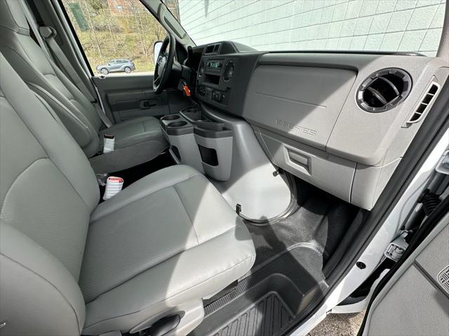 2027 Ford E-Series Cutaway Base