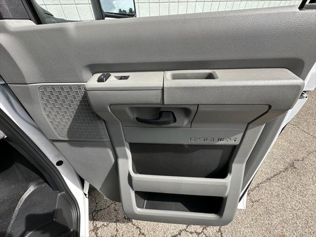 2027 Ford E-Series Cutaway Base