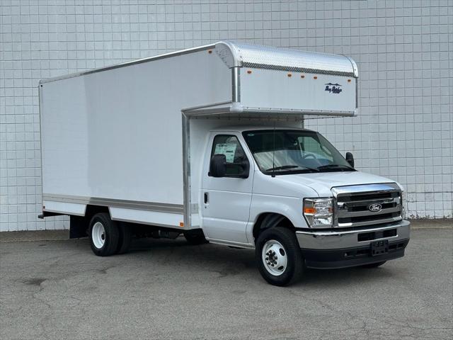 2027 Ford E-Series Cutaway Base