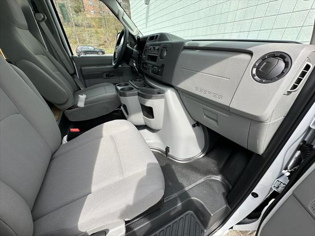 2027 Ford E-Series Cutaway Base