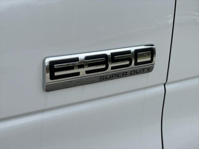 2027 Ford E-Series Cutaway Base