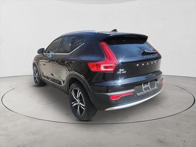 2025 Volvo XC40 B5 Core Bright Theme
