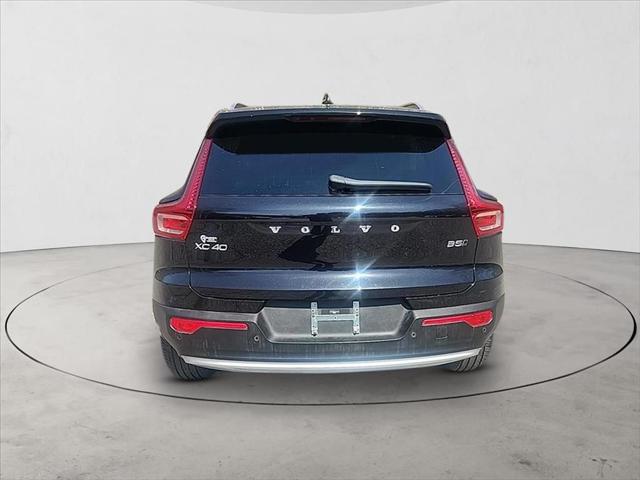 2025 Volvo XC40 B5 Core Bright Theme