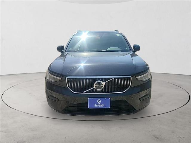 2025 Volvo XC40 B5 Core Bright Theme