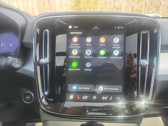 2025 Volvo XC40 B5 Core Bright Theme