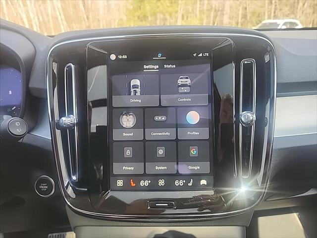 2025 Volvo XC40 B5 Core Bright Theme
