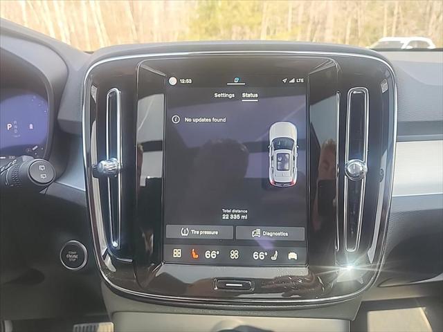 2025 Volvo XC40 B5 Core Bright Theme