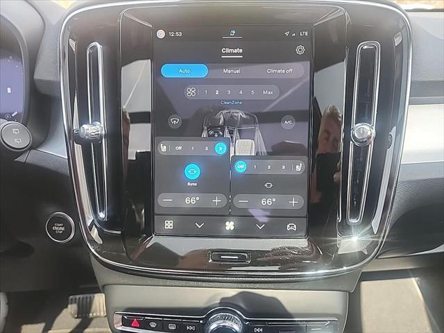 2025 Volvo XC40 B5 Core Bright Theme