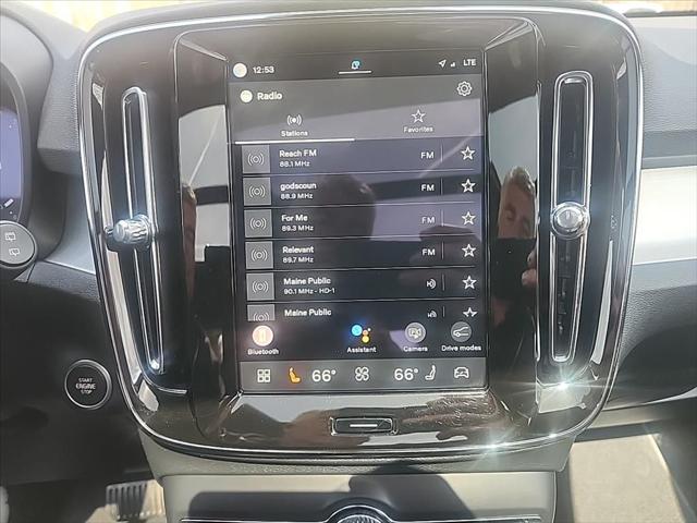 2025 Volvo XC40 B5 Core Bright Theme