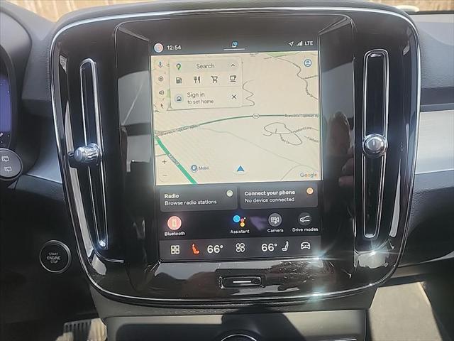 2025 Volvo XC40 B5 Core Bright Theme