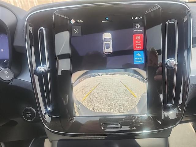 2025 Volvo XC40 B5 Core Bright Theme