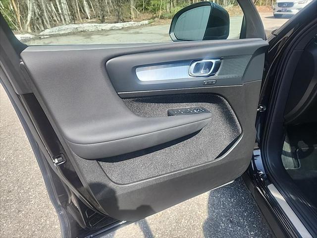 2025 Volvo XC40 B5 Core Bright Theme
