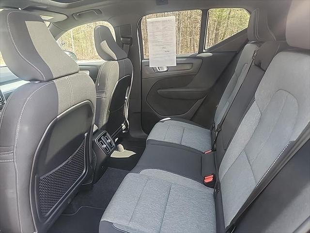 2025 Volvo XC40 B5 Core Bright Theme