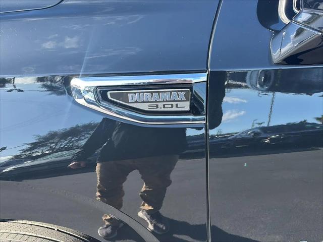2023 GMC Yukon XL 4WD SLE