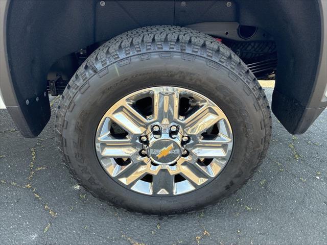 2026 Chevrolet Silverado 2500HD Crew Cab, Standard Bed, High Country, 4WD