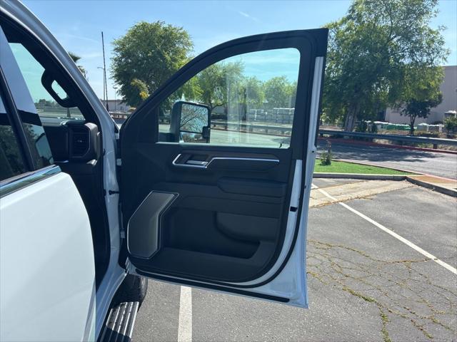 2026 Chevrolet Silverado 2500HD Crew Cab, Standard Bed, High Country, 4WD