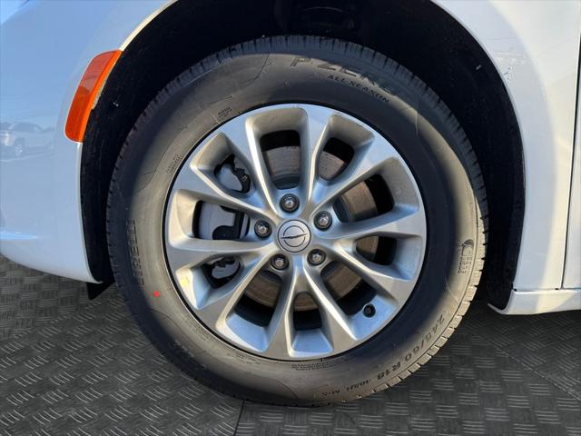 2026 Chrysler Pacifica Select AWD