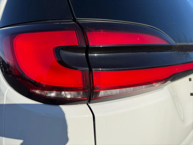 2026 Chrysler Pacifica Select AWD