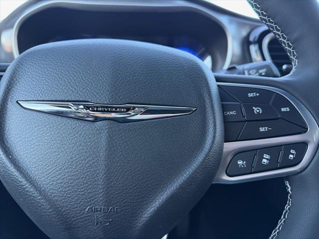 2026 Chrysler Pacifica Select AWD