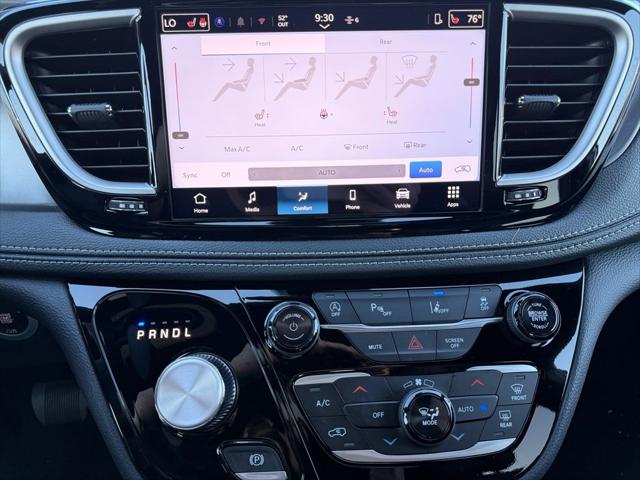 2026 Chrysler Pacifica Select AWD