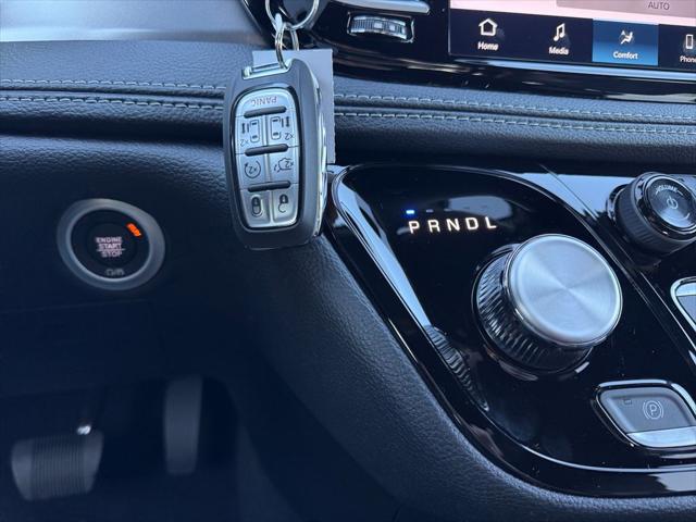 2026 Chrysler Pacifica Select AWD