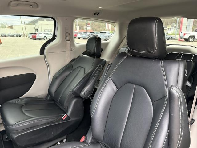 2024 Chrysler Pacifica Hybrid Select