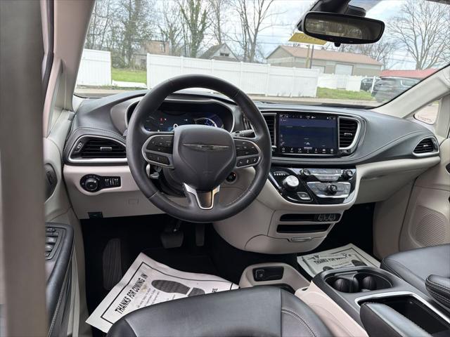 2024 Chrysler Pacifica Hybrid Select