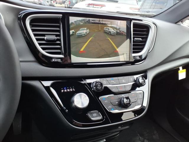2026 Chrysler Voyager LX