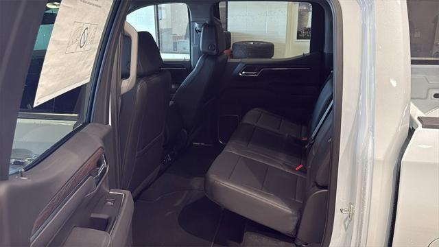 2026 GMC Sierra 1500 Crew Cab, Short Bed, SLT, 4WD