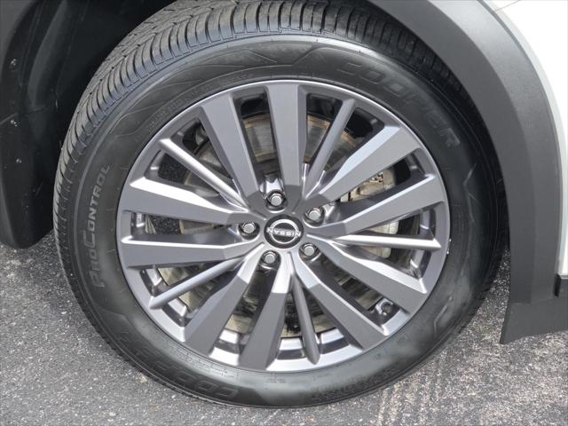 2023 Nissan Pathfinder SL 4WD