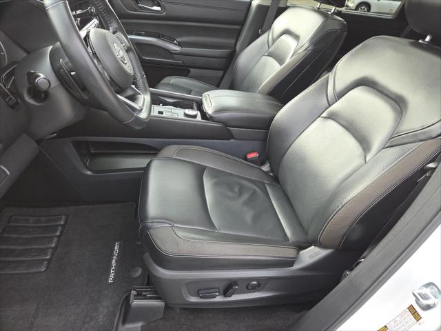 2023 Nissan Pathfinder SL 4WD