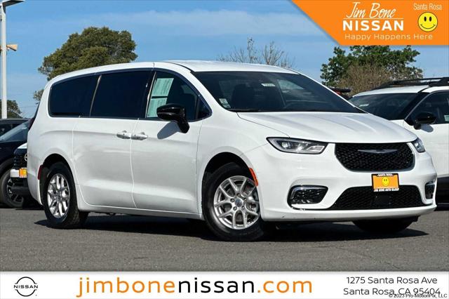 2025 Chrysler Pacifica Select for sale in Santa Rosa, CA