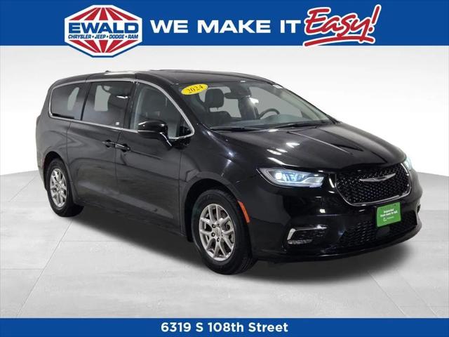 2024 Chrysler Pacifica Touring L for sale in Franklin, WI