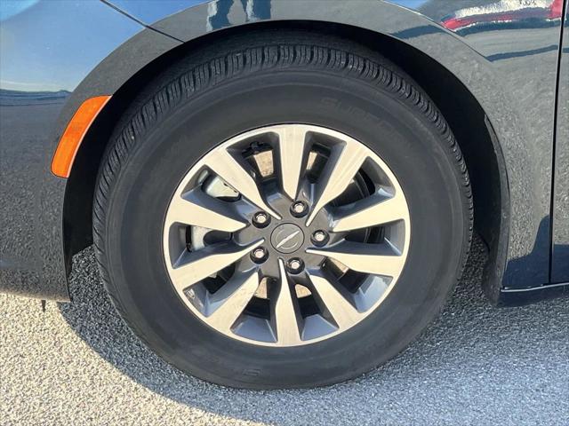 2024 Chrysler Pacifica Hybrid Select