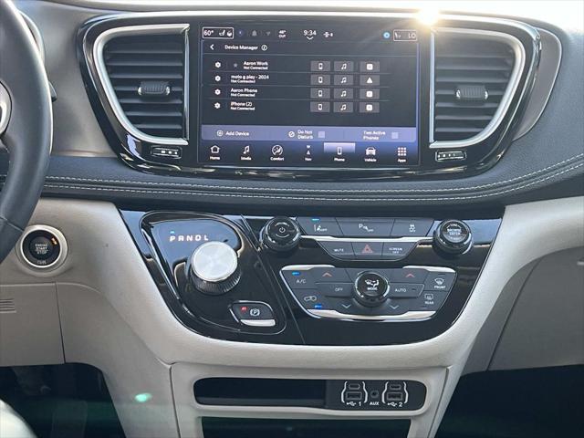 2024 Chrysler Pacifica Hybrid Select