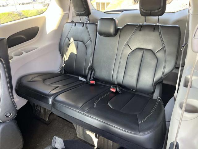 2024 Chrysler Pacifica Hybrid Select