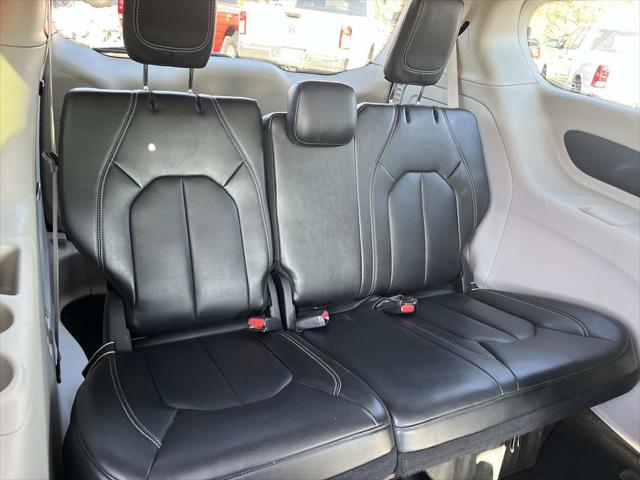 2024 Chrysler Pacifica Hybrid Select