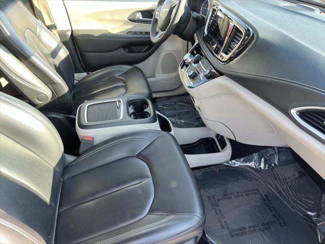2024 Chrysler Pacifica Hybrid Select