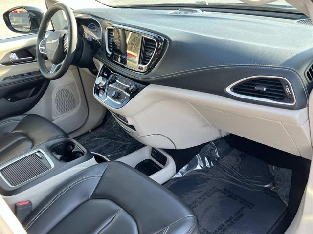 2024 Chrysler Pacifica Hybrid Select