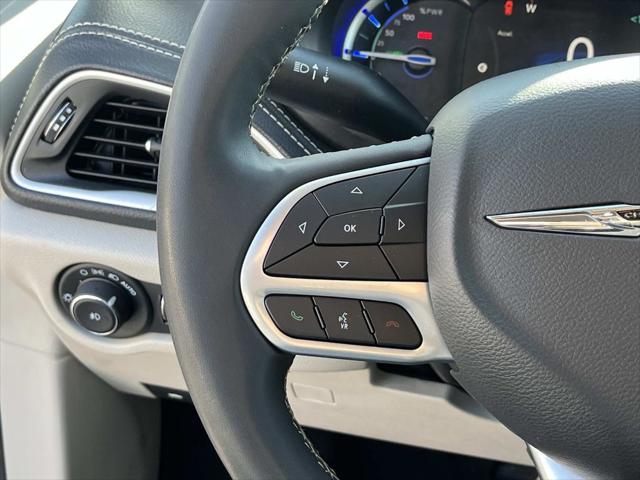2024 Chrysler Pacifica Hybrid Select
