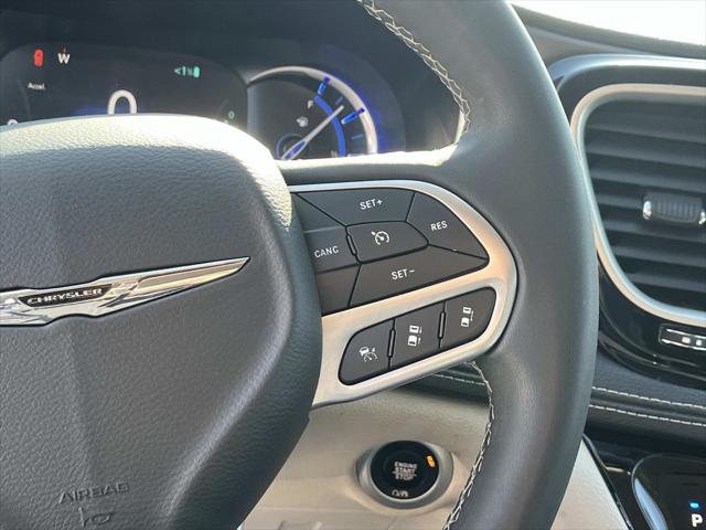 2024 Chrysler Pacifica Hybrid Select