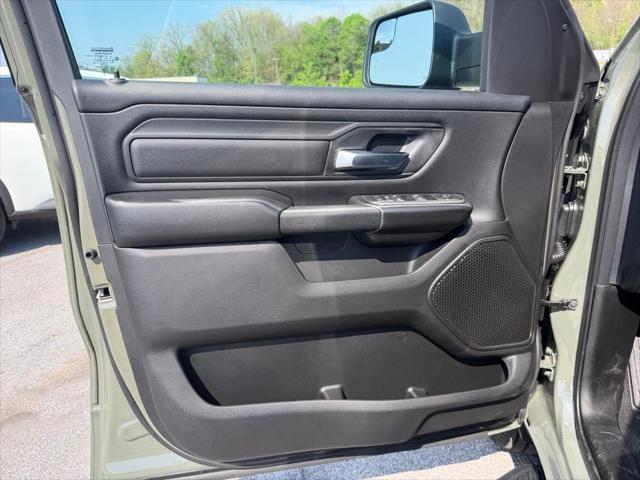 2026 Ram 1500 Express Crew Cab 4x4 5'7" Box