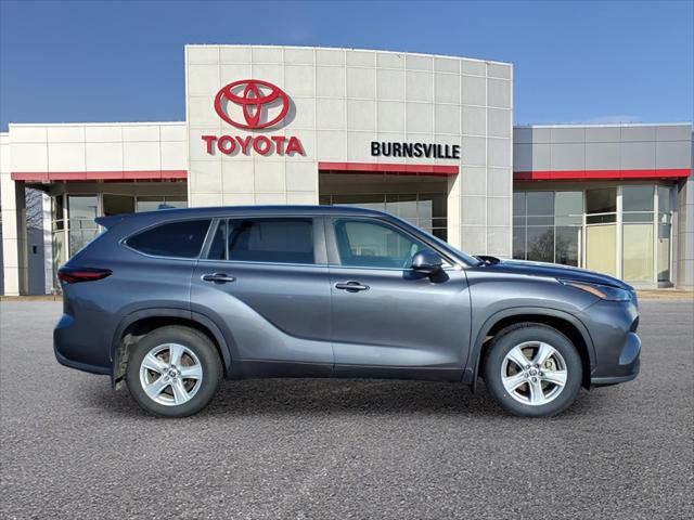 Used 2024 Toyota Highlander LE with VIN 5TDKDRBH7RS556093 for sale in Burnsville, Minnesota