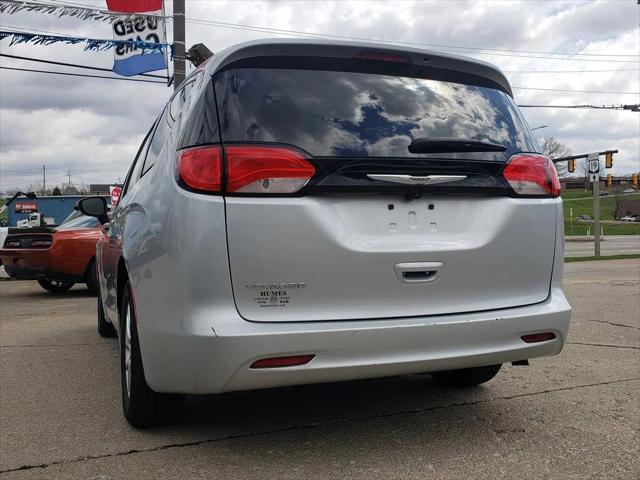2023 Chrysler Voyager LX