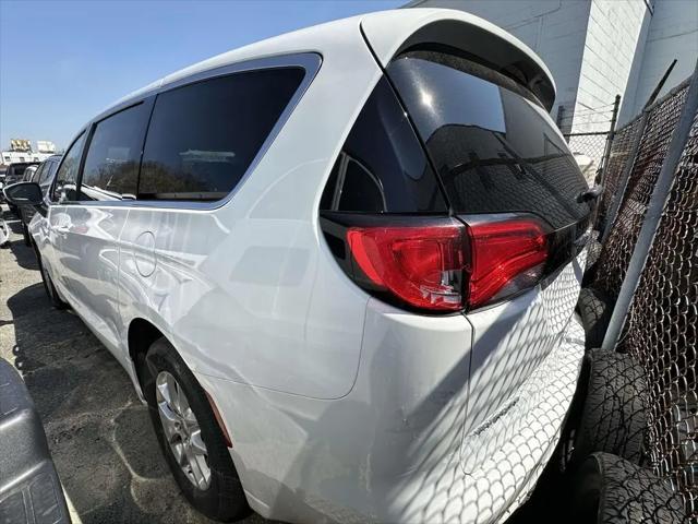 2023 Chrysler Voyager LX