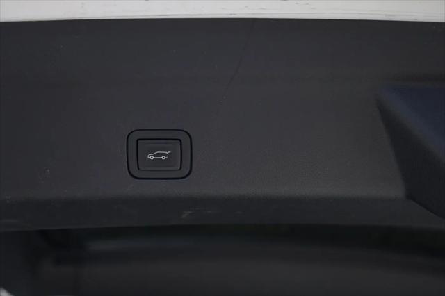 2023 Chevrolet Suburban 4WD Premier