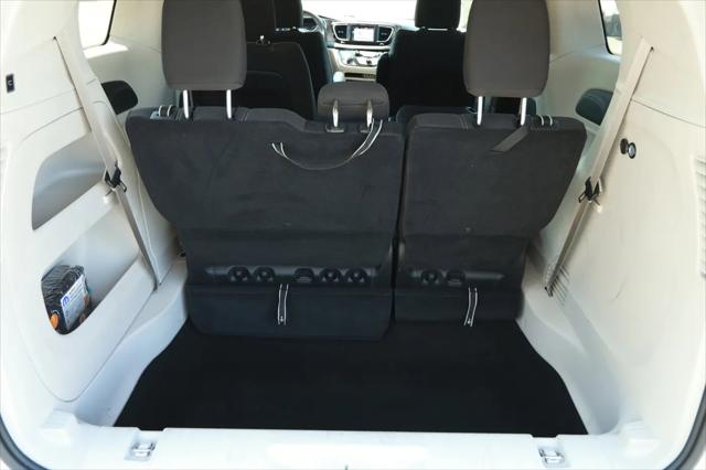 2023 Chrysler Voyager LX